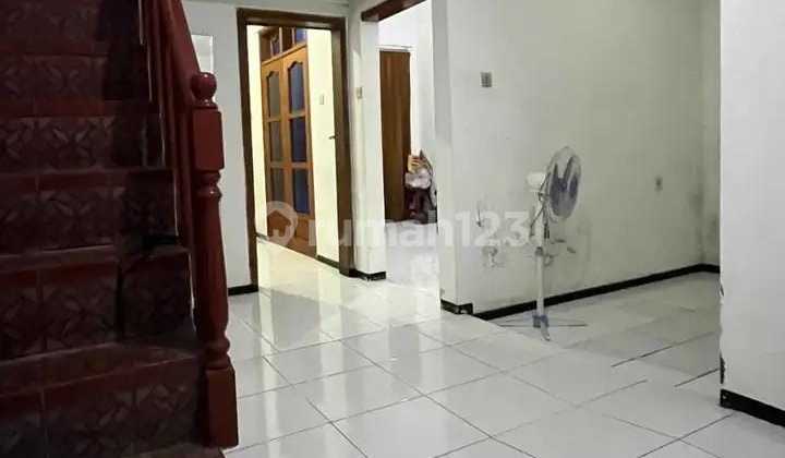 Dijual Cepat, Rumah Kost putri Selalu Penuh + Full Furnished sebelah kampus UM tengah kota sangat strategis, prospek untuk investasi