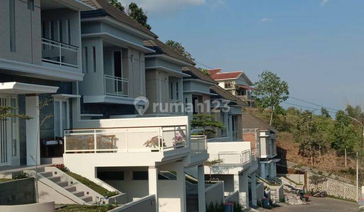 Modern Villa Dau Ekslusif Rooftop + View Pegunungan + Free Surat 1