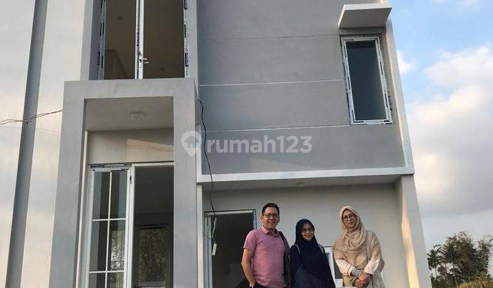 Rumah Premium 2lt Sangat Strategis Dg Fasilitas Umum Terlengkap 1