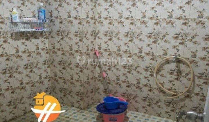 Dijual Rugi Rumah 2 Lt di Tengah Kota, Luas + Carport + Balkon 2