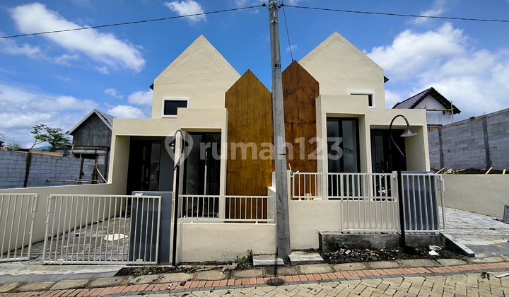 Strategic, Safe & Comfortable Residences in the Vila Bukit Tidar Area, Malang Strategic, Safe & Comfortable Residences in the Vila Bukit Tidar Area, Malang