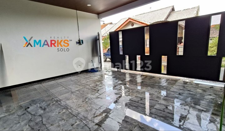 Rumah Baru Mewah Swimming Pool Kota Solo Istimewa 2