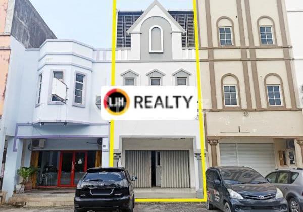 3-Storey Shop House in Taman Dutamas Shop House Complex Near Ferry Port