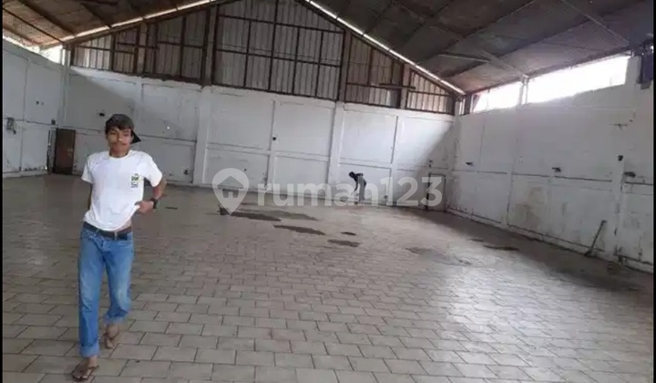 Gudang + Kontrakan 10 Pintu di Karadenan, Posisi Pinggir Jalan Raya, Akses Container