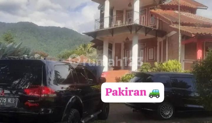 Villa in Cisarua, Great View, Swimming Pool Available, Garden, Spacious Parking