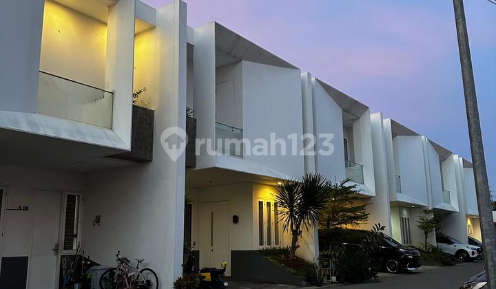 Rumah Mewah Desain Minimalis Lokasi 5mnt Ke L R T Cikunir Rumah Mewah Desain Minimalis Lokasi 5mnt Ke L R T Cikunir