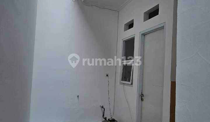 Rumah 2 Lantai Nyaman Ditempati Dekat Dengan Tol 2