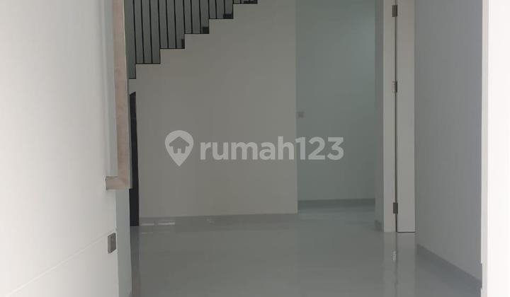 Rumah 2 Lantai Nyaman Ditempati Berlokasi Dikalimalang 2