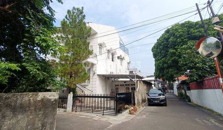 TURUN HARGA Rumah Hook  LT 238m² kebon baru tebet  2