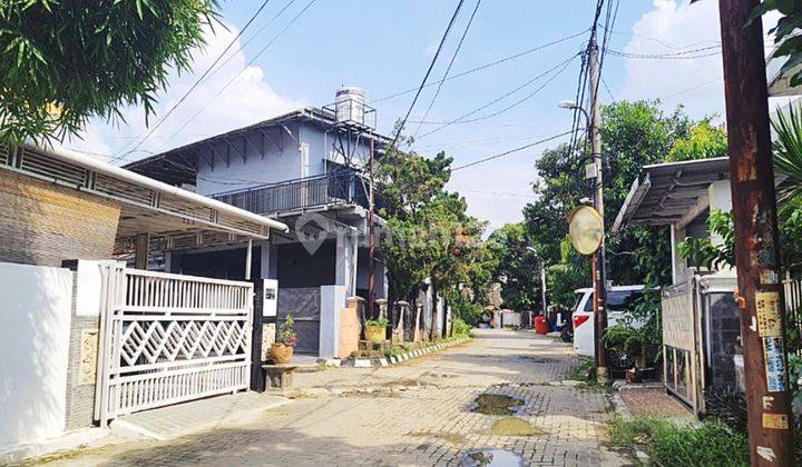 tampak depan rumah hook di komplek persada