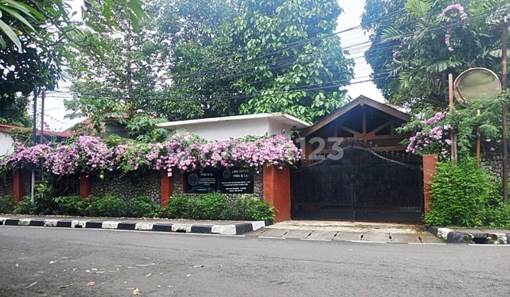 Rumah Hook di Lelang Pegangsaan Menteng Jakpus