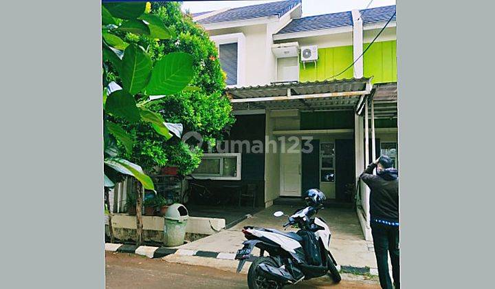 tampak depan rumah hunian di perum mampang