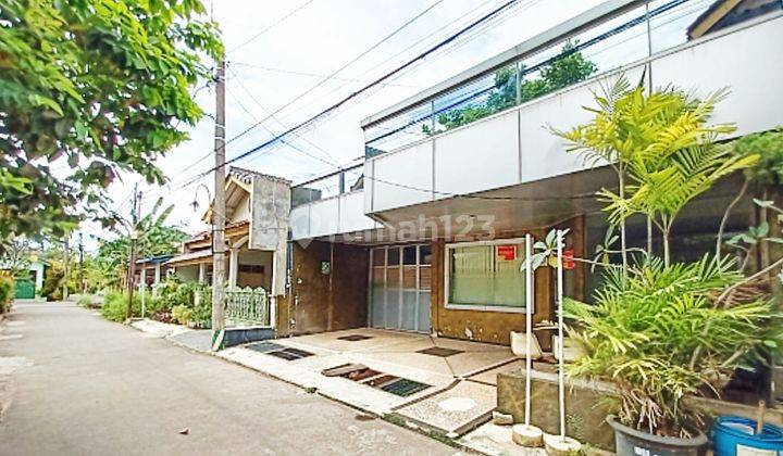 tampak depan ruang usaha di perum pondok