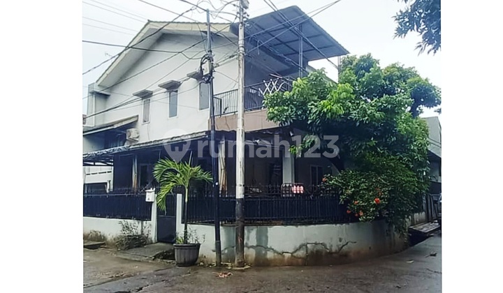 Rumah Hook Dua Lantai di Lelang Pela Mampamg Prapatan Jaksel