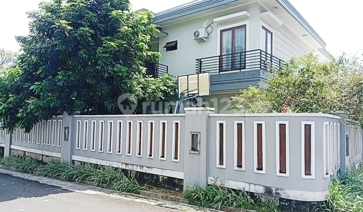 Hook House Auction on Kesehatan Street, Bintaro Pesanggrahan, South Jakarta 2