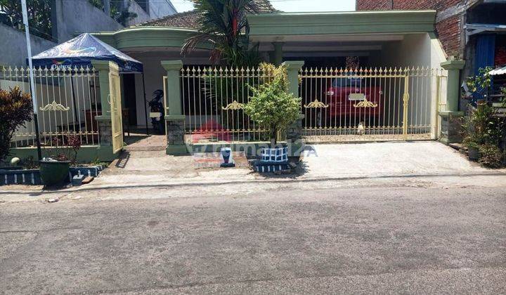 Rumah Halaman Luas,bnyak Kamar,lokasi Strategis
