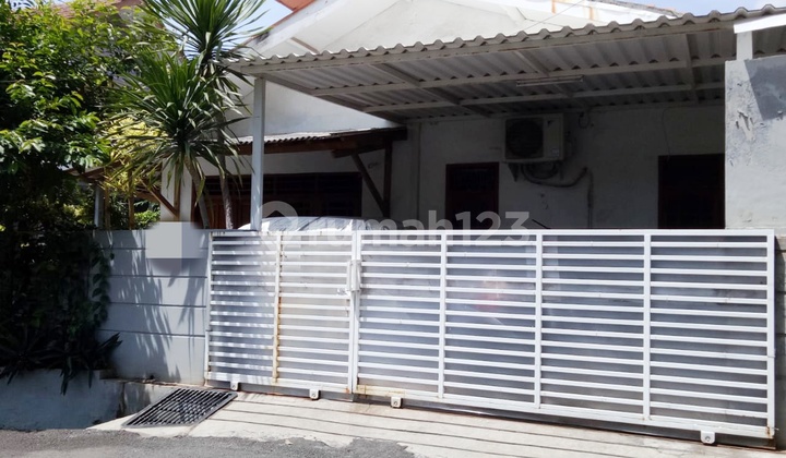 Rumah 2 Lantai Dalam Komplek Perumahan di Ps Minggu