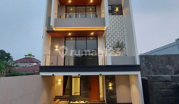 Rumah 3 Lantai Ada Rooftop dan Kolam Renang di Ampera Kemang Area Rumah 3 Lantai Ada Rooftop dan Kolam Renang di Ampera Kemang Area