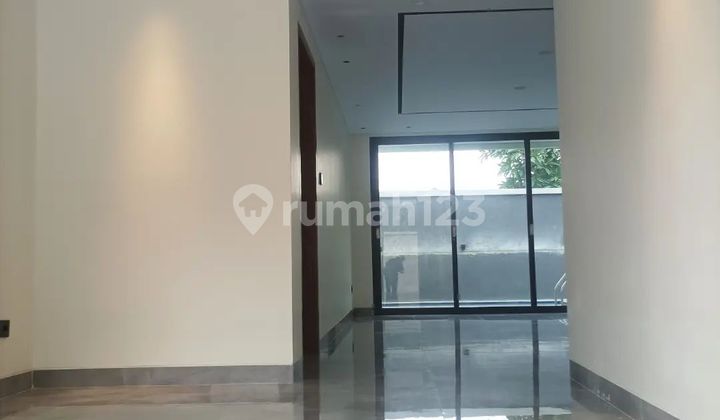 Rumah 3 Lantai Ada Rooftop dan Kolam Renang di Ampera Kemang Area 2