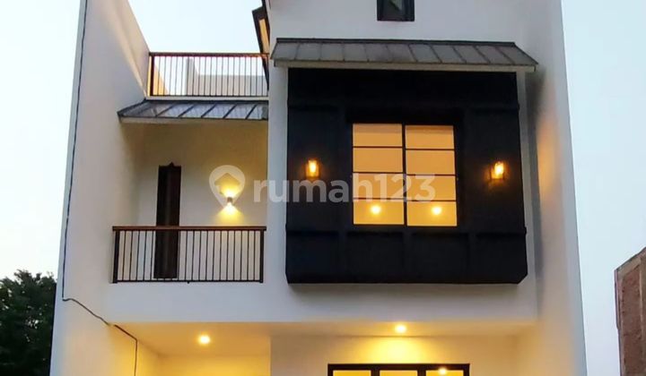 Rumah Modern Farmhouse 3 Lantai Di Jagakaraa