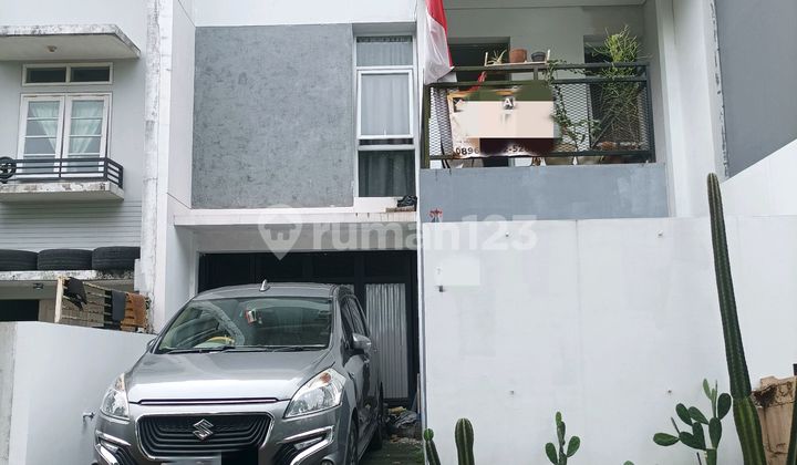 3-Story House in Cinere Housing Complex 3-Story House in Cinere Housing Complex