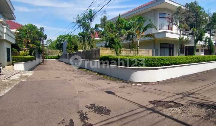 2-Story Luxury Townhouse in Tb Simatupang Near Oleos 2-Story Luxury Townhouse in Tb Simatupang Near Oleos