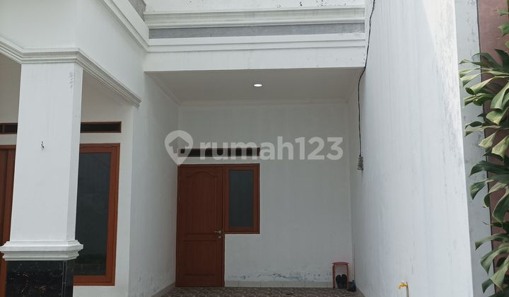 2-Story House in Jagakarsa with Access for 2 Cars 2