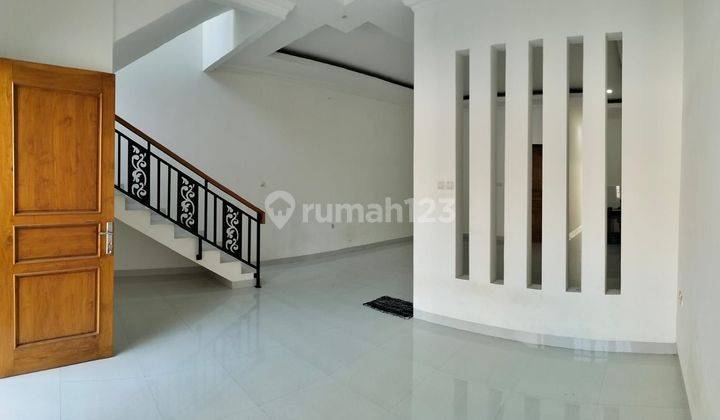 Rumah Bagus Siap Huni2 Lantai  Di Cililitan Pinggie Jalan 2