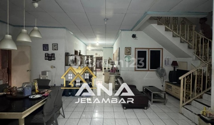 Ana Rumah Lt.264m Ngantong di Komplek Kavling Polri Jelambar