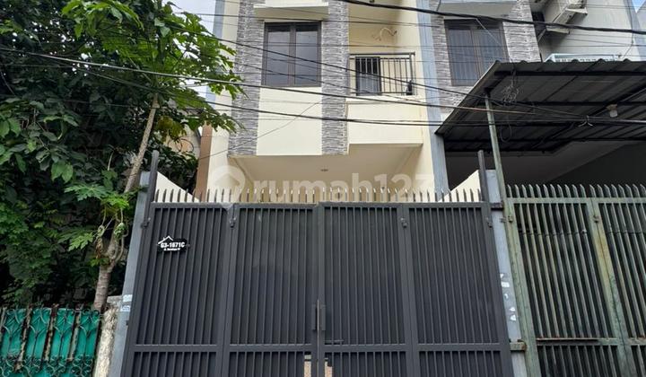 Ana Rumah Best Deal Uk 3.7X15m di Jelambar Ana Rumah Best Deal Uk 3.7X15m di Jelambar