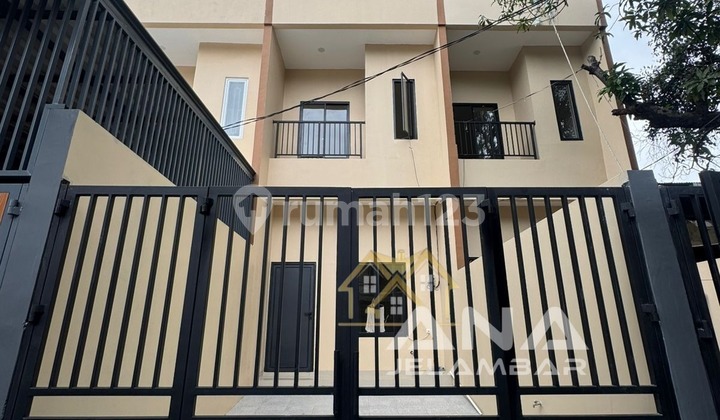 Ana Rumah Baru Sisa 1 Unit Uk 3.65X20m di Grogol