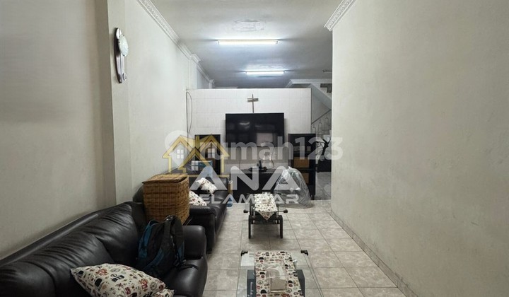 Ana Rumah Uk 6.5X20m di Komplek Kavling Polri Jelambar 2