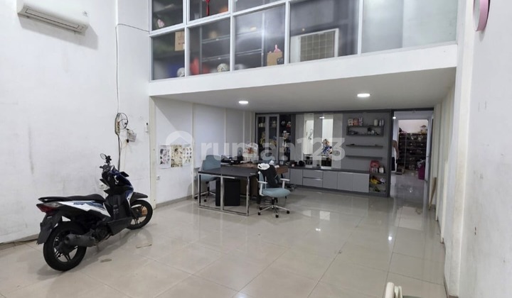 Ana Rumah Uk 5X20.5m Semi Furnsihed di Jelambar 2