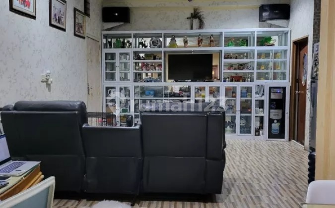 ANA RUMAH SEMI FURNISHED 9X17M² DI JELAMBAR 2