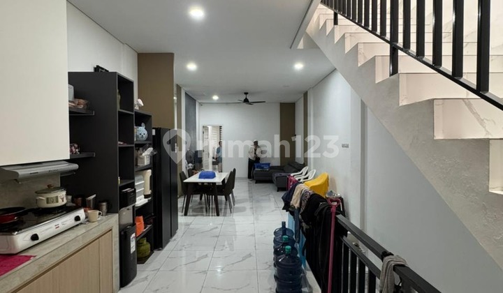 Ana Rumah Semi Furnished Uk 4X21m di Jelambar