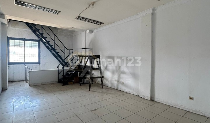Ana Rumah Pinggir Jalan Raya Uk 4.3X29m di Jelambar 2