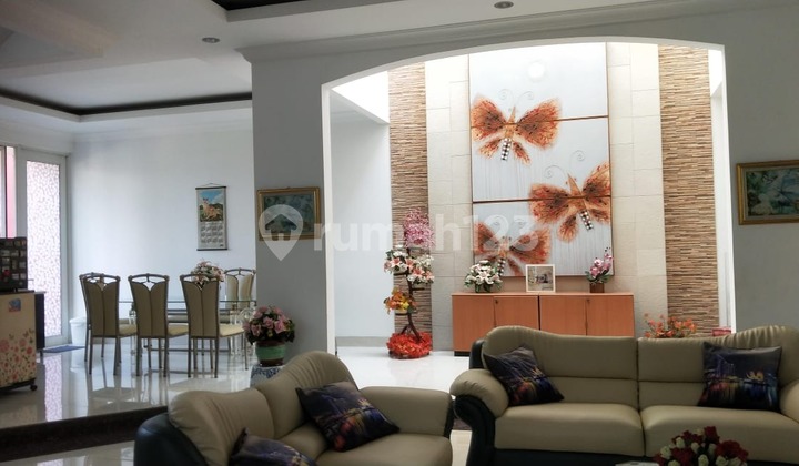 ANA RUMAH HOEK LT.319M DI DALAM KOMPLEK GREENVILLE