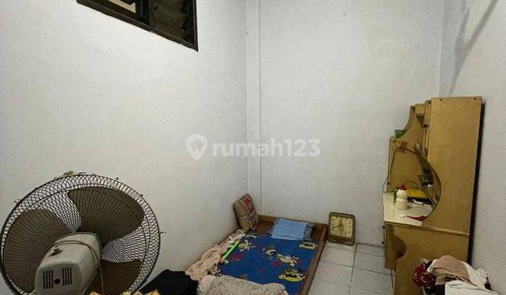 ANA RUMAH LAMA 6X12M² JALAN 2 MOBIL JELAMBAR 2