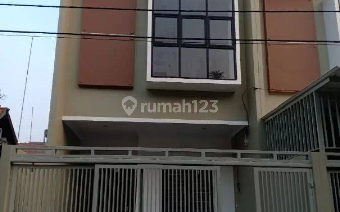 ANA RUMAH UK 5X15M DI KOMPLEK KAVLING POLRI JELAMBAR 1