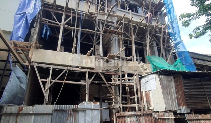 ANA RUMAH BARU UK 5X15M DI KOMPLEK TAMAN RATU