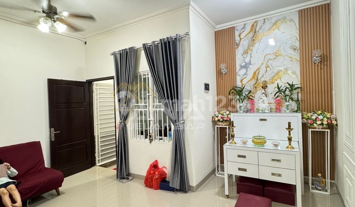 ANA RUMAH NYAMAN TERAWAT LT.70M DI DALAM GANG JELAMBAR