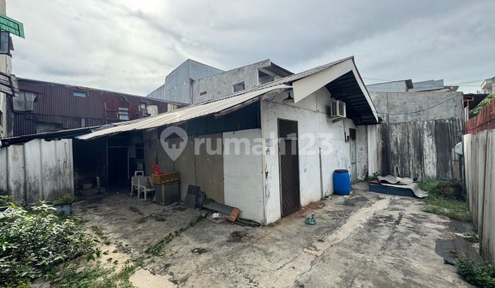 Ana Rumah Tua Uk 10X15m Hitung Tanah di Jelambar