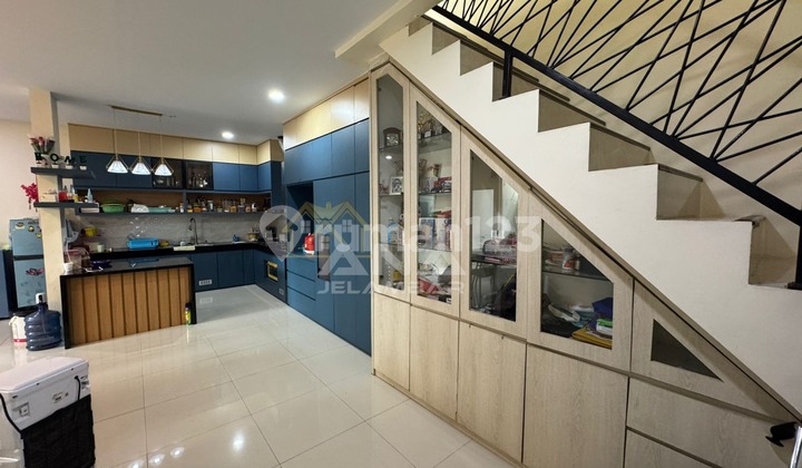 Ana Rumah Semi Furnished Uk 9X15m di Komp Kavling Polri Jelambar