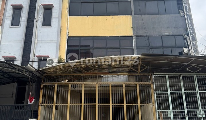 ANA RUMAH UK 5X18M DI JALAN RAYA JELAMBAR