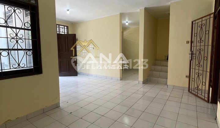 Ana Rumah Uk 8X15m di Taman Palem Lestari 2