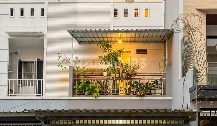 Ana Rumah Uk 4X17m Lokasi Rapi di Jelambar