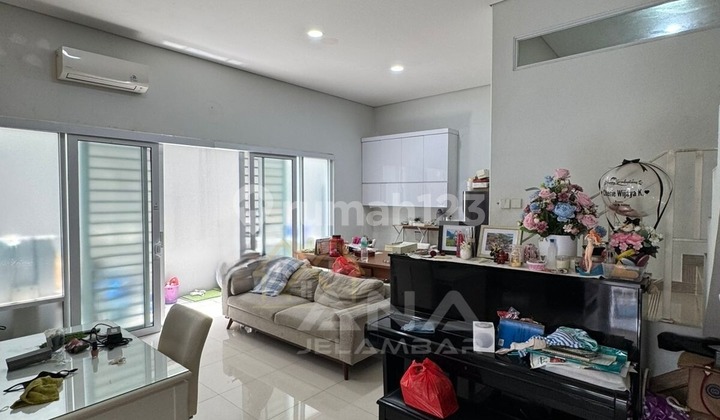 ANA RUMAH SEMI FURNISHED UK 7.25X16M DI KOMPLEK KAVLING POLRI JELAMBAR