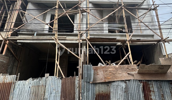 Ana Rumah Baru Uk 5X15m Kualitas Premium di Jelambar Ana Rumah Baru Uk 5X15m Kualitas Premium di Jelambar