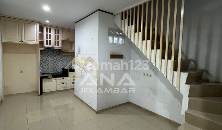Ana Rumah Semi Furnished Uk 3.5X12m di Jelambar Ana Rumah Semi Furnished Uk 3.5X12m di Jelambar