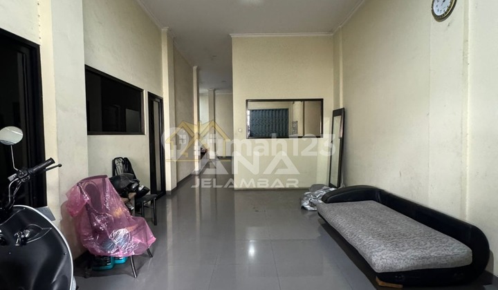 ANA RUKO GANDENG UK 8X22M DI JALAN RAYA JELAMBAR